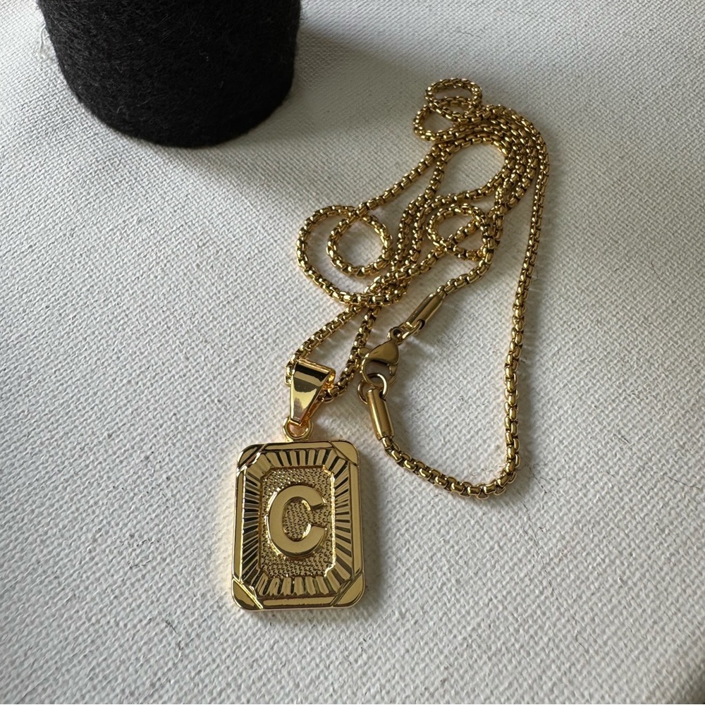 Pendant “C” necklace - Picture 6 of 6